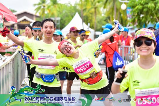 2019海南(三亚)国际马拉松激情开跑,万人狂欢