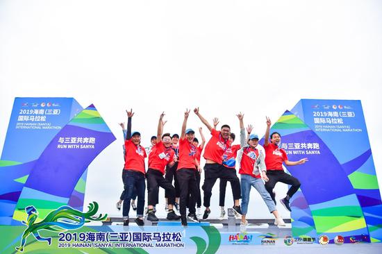 2019海南(三亚)国际马拉松激情开跑,万人狂欢