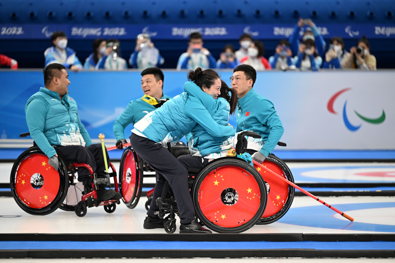 轮椅冰壶金牌赛：中国队夺冠