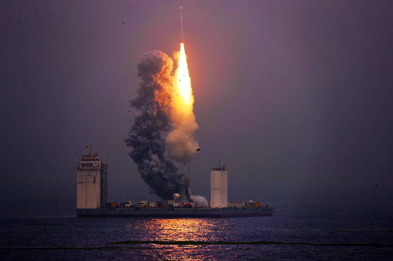 中国首次海上发射运载火箭