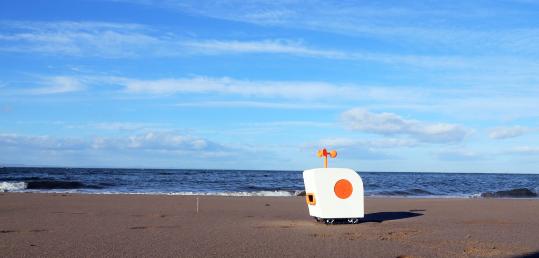 在海边作诗 如此文艺的机器人你见过吗？