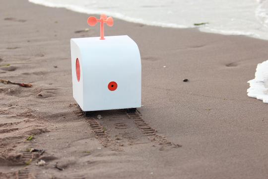 在海边作诗 如此文艺的机器人你见过吗？