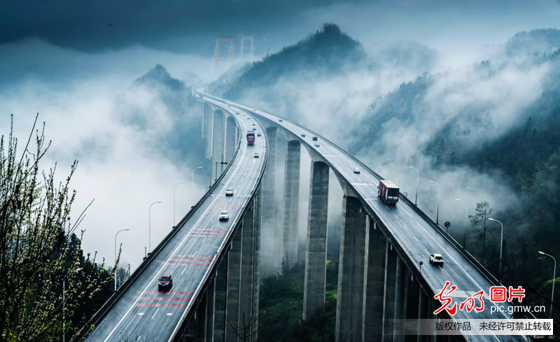 《全球最长悬索桥》