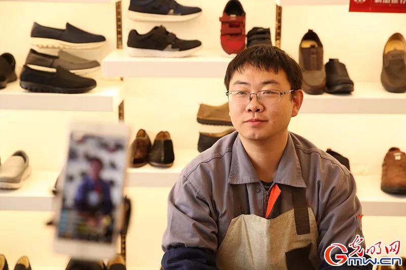 这位80后匠人，坚持手工制鞋10余年，只为让老人们穿上一双舒服鞋…