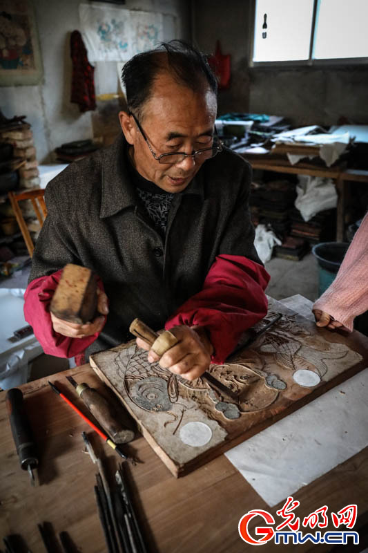 91岁“年画王”杨洛书讲述杨家埠木板年画的故事