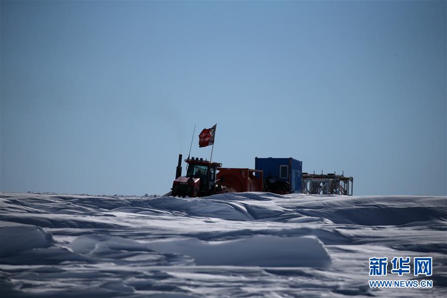 （“雪龙”探南极·图文互动）（1）中国南极科考队昆仑队穿越“鬼见愁”冰丘密集区