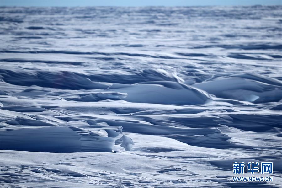 （“雪龙”探南极·图文互动）（2）中国南极科考队昆仑队穿越“鬼见愁”冰丘密集区