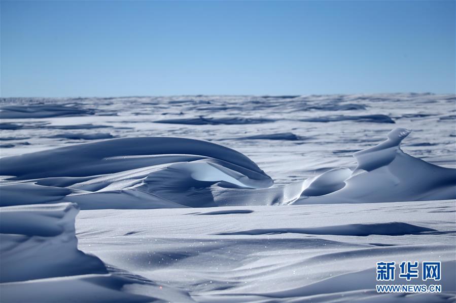 （“雪龙”探南极·图文互动）（5）中国南极科考队昆仑队穿越“鬼见愁”冰丘密集区