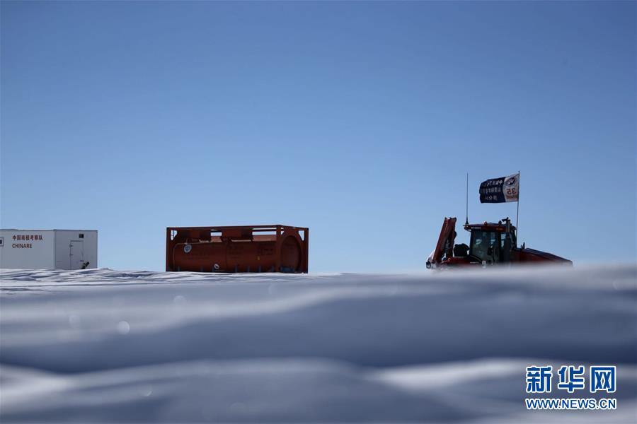 （“雪龙”探南极·图文互动）（6）中国南极科考队昆仑队穿越“鬼见愁”冰丘密集区