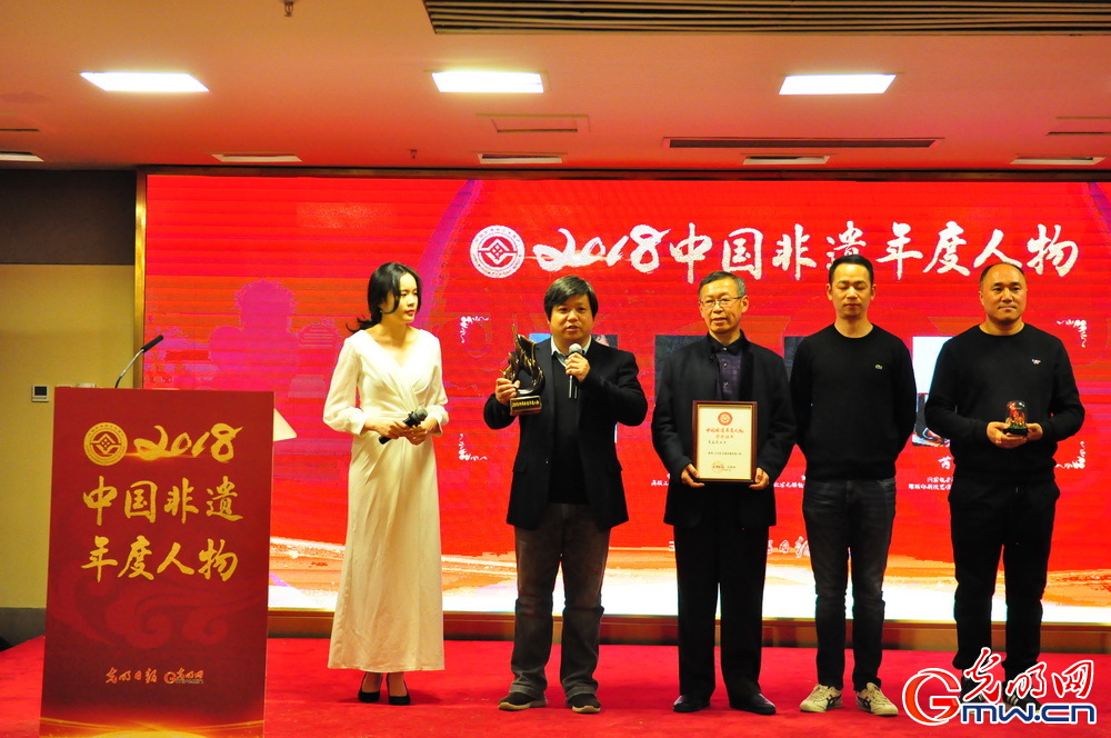 中国非遗年度人物奖杯、证书、伴手礼制作人亮相