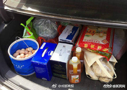 有种爱,叫做“爸妈装的后备箱” 有种爱,叫做“爸妈装的后备箱”