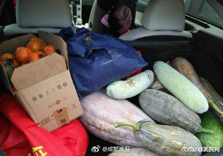 有种爱,叫做“爸妈装的后备箱” 有种爱,叫做“爸妈装的后备箱”