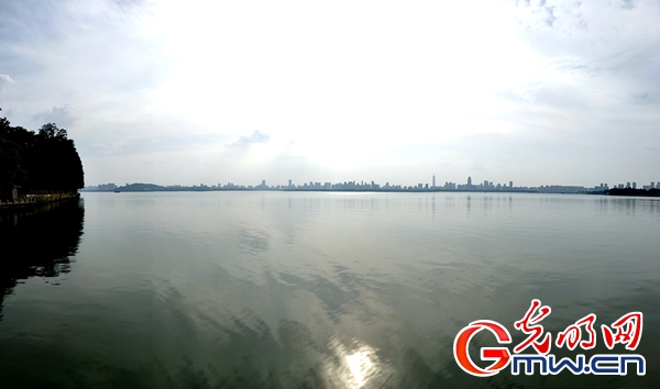 【看长江之变】还绿于城、还湖于民 武汉打造“生态绿心”