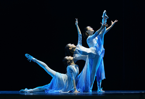 “春华秋实2019”小型剧目巡演——群舞《逐梦云天外》 “春华秋实2019”小型剧目巡演——群舞《逐梦云天外》