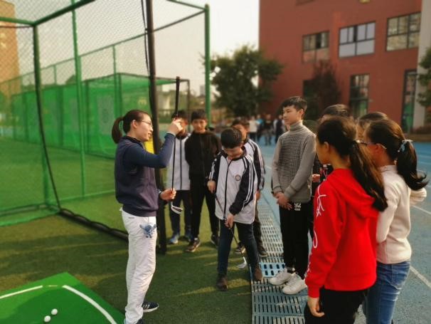 保利文旅开展“高尔夫进校园”活动 保利文旅开展“高尔夫进校园”活动