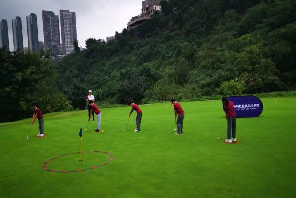 保利文旅开展“高尔夫进校园”活动 保利文旅开展“高尔夫进校园”活动