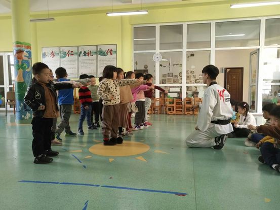 十万人公益大培训——跆拳道进校园