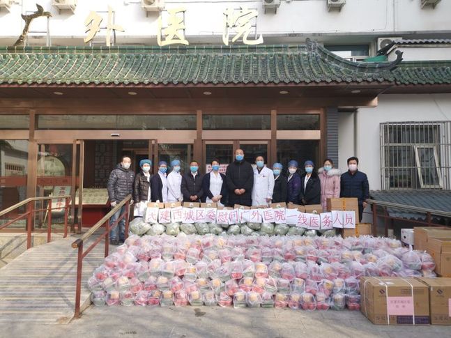 民建北京市西城区委到广外医院捐赠防护物资和爱心蔬菜