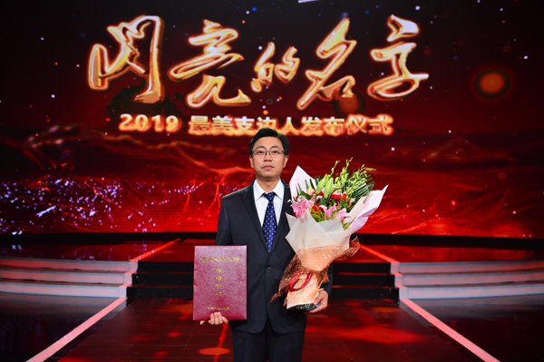 他们不脱贫，我就不回家——记中国石油援藏干部梁楠郁