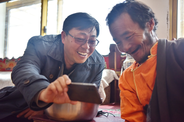 他们不脱贫,我就不回家——记中国石油援藏干部梁楠郁 他们不脱贫,我就不回家——记中国石油援藏干部梁楠郁