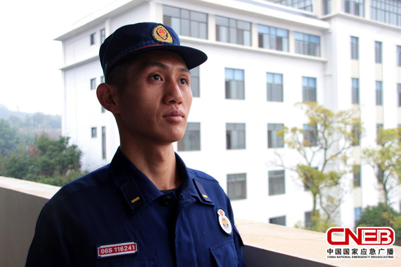 儿时梦想照进现实——记云南森林消防总队特勤大队消防员付涛 云南森林消防总队特勤大队消防员付涛(国家应急广播网记者 袁帅摄)