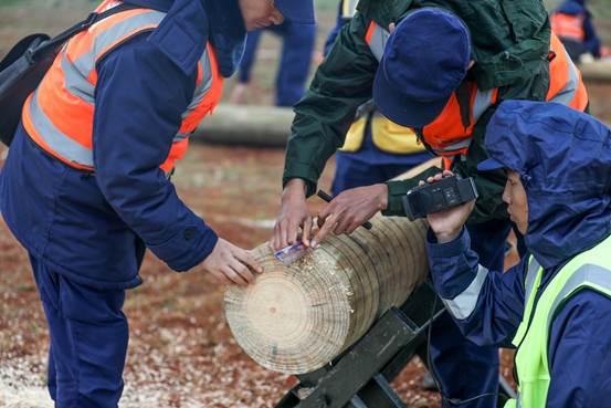 “藍朋友”們的大比武 “藍朋友”們的大比武