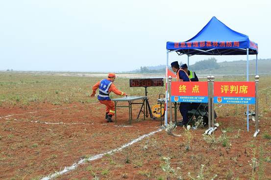 “藍朋友”們的大比武 “藍朋友”們的大比武