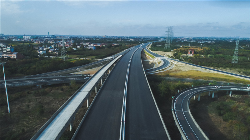 钱江通道北接线项目主线沥青路面全幅贯通 钱江通道北接线项目主线沥青路面全幅贯通