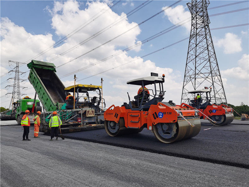 钱江通道北接线项目主线沥青路面全幅贯通 钱江通道北接线项目主线沥青路面全幅贯通