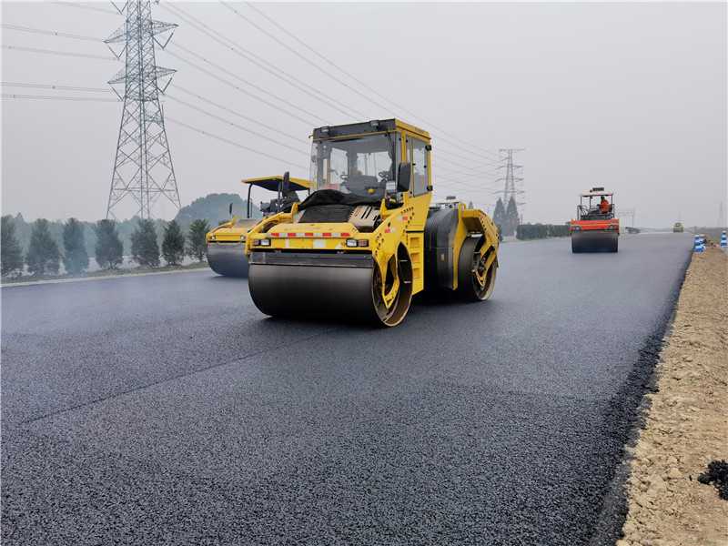 钱江通道北接线项目主线沥青路面全幅贯通 钱江通道北接线项目主线沥青路面全幅贯通