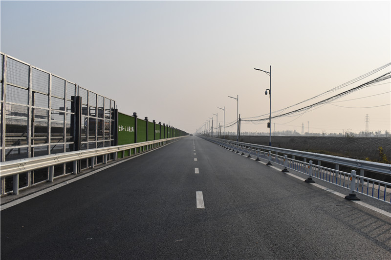 浙江交通集团杭绍甬项目红十五线信益线至临江桥段保通便道顺利完成导改通车工作 浙江交通集团杭绍甬项目红十五线信益线至临江桥段保通便道顺利完成导改通车工作