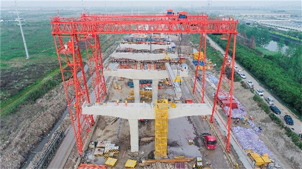 杭绍甬高速杭绍段项目首片梁板顺利架设 杭绍甬高速杭绍段项目首片梁板顺利架设