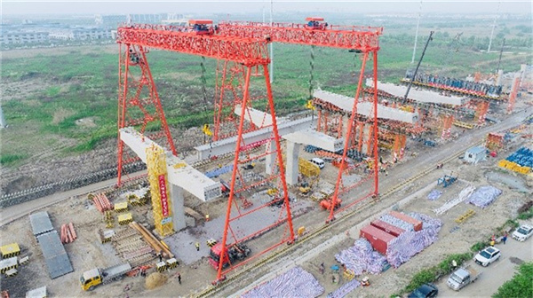 杭绍甬高速杭绍段项目首片梁板顺利架设 杭绍甬高速杭绍段项目首片梁板顺利架设