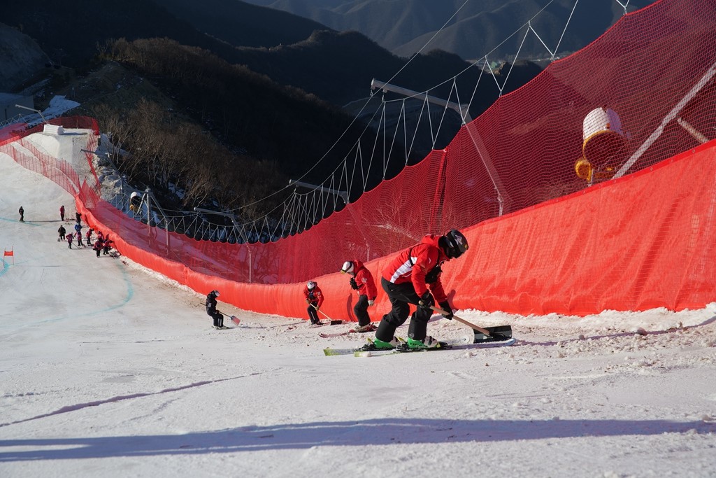 雪季尾声，冬奥高山滑雪运行保障“练兵”正忙