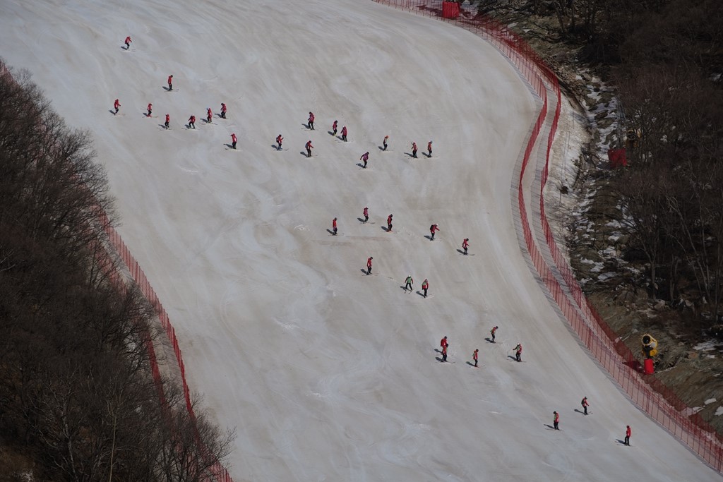 雪季尾声，冬奥高山滑雪运行保障“练兵”正忙