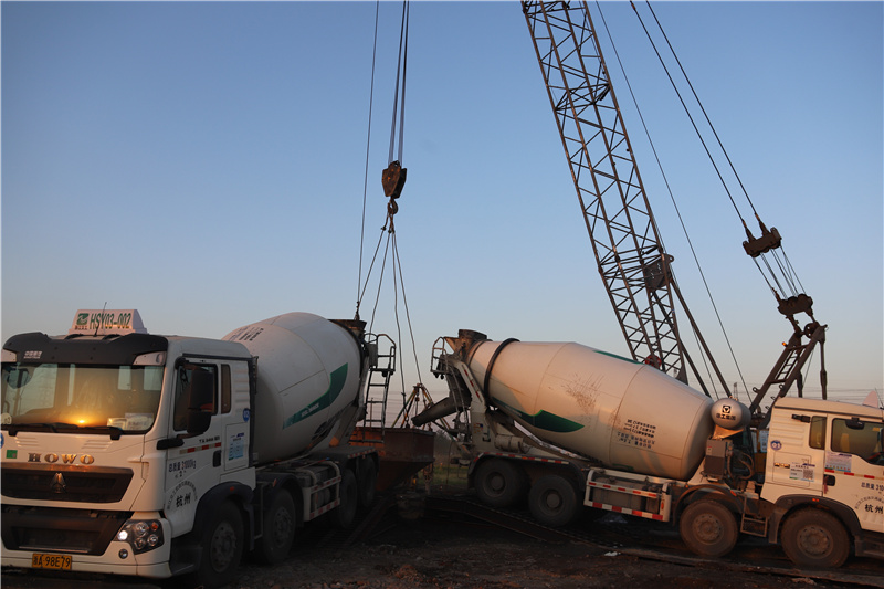 杭绍甬高速杭绍段益农主线桥首根桩基浇筑完成 杭绍甬高速杭绍段益农主线桥首根桩基浇筑完成