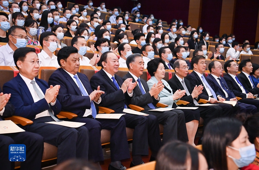 第六届全国少数民族文艺会演在京闭幕 汪洋出席闭幕式