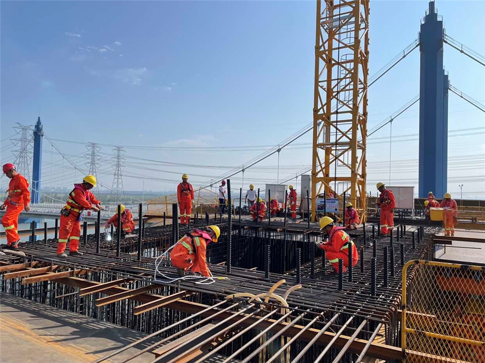 杭绍甬高速杭绍段参建人员国庆期间坚守岗位抢进度 杭绍甬高速杭绍段参建人员国庆期间坚守岗位抢进度