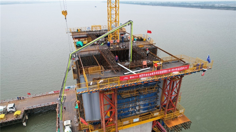 曹娥江特大桥建设取得新进展 主墩0#块首次浇筑完成 曹娥江特大桥建设取得新进展 主墩0#块首次浇筑完成