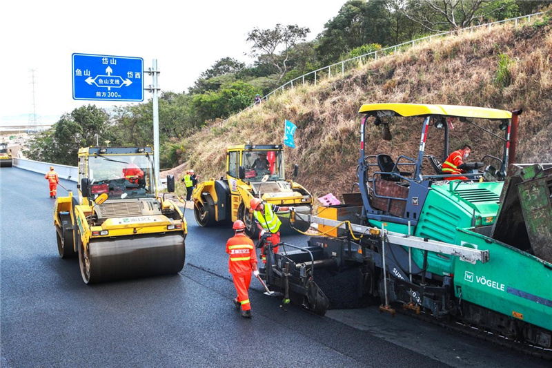 舟岱大桥全桥完成沥青路面施工 舟岱大桥全桥完成沥青路面施工