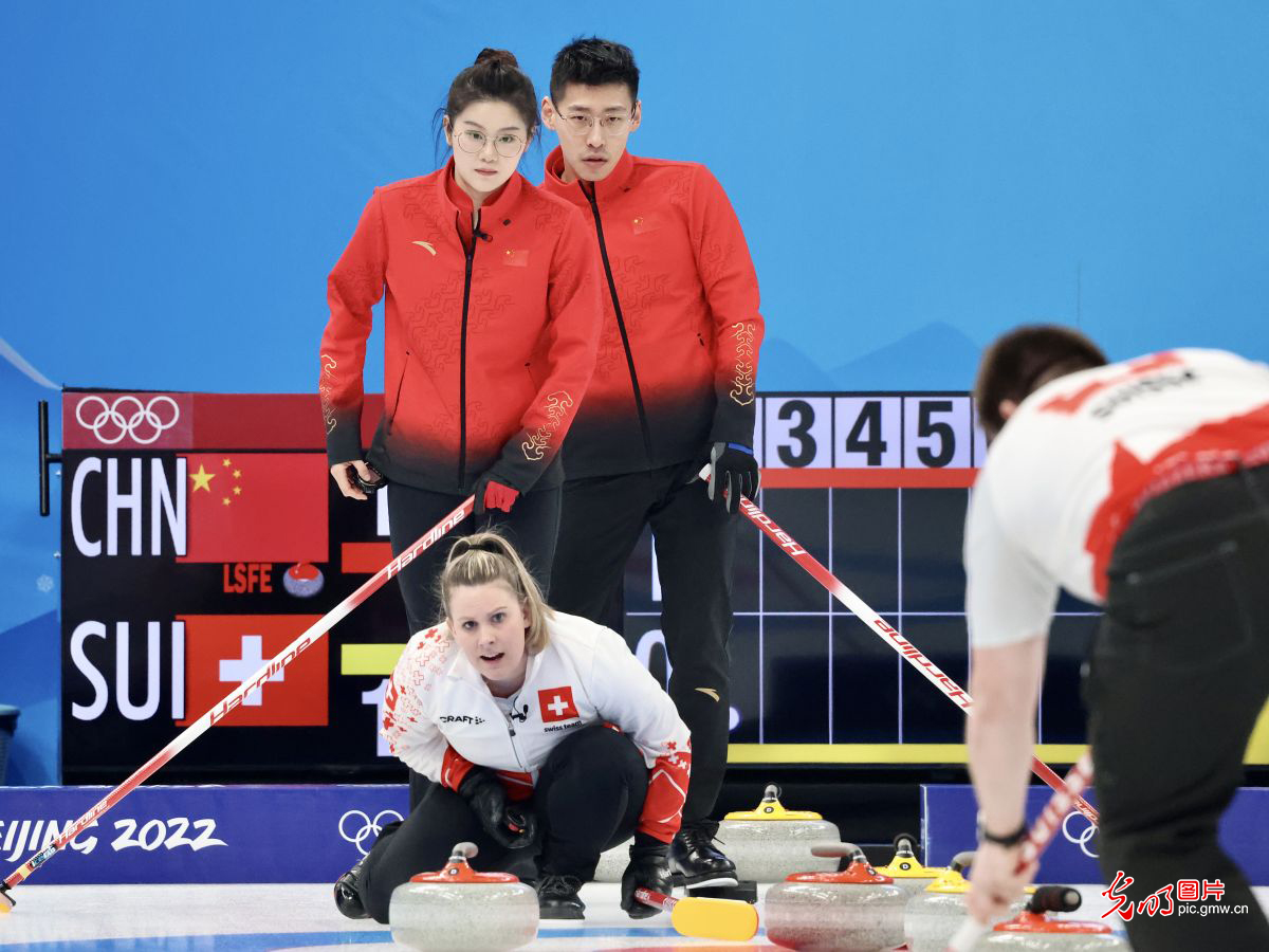 北京冬奥会冰壶开赛 中国混双队取得开门红