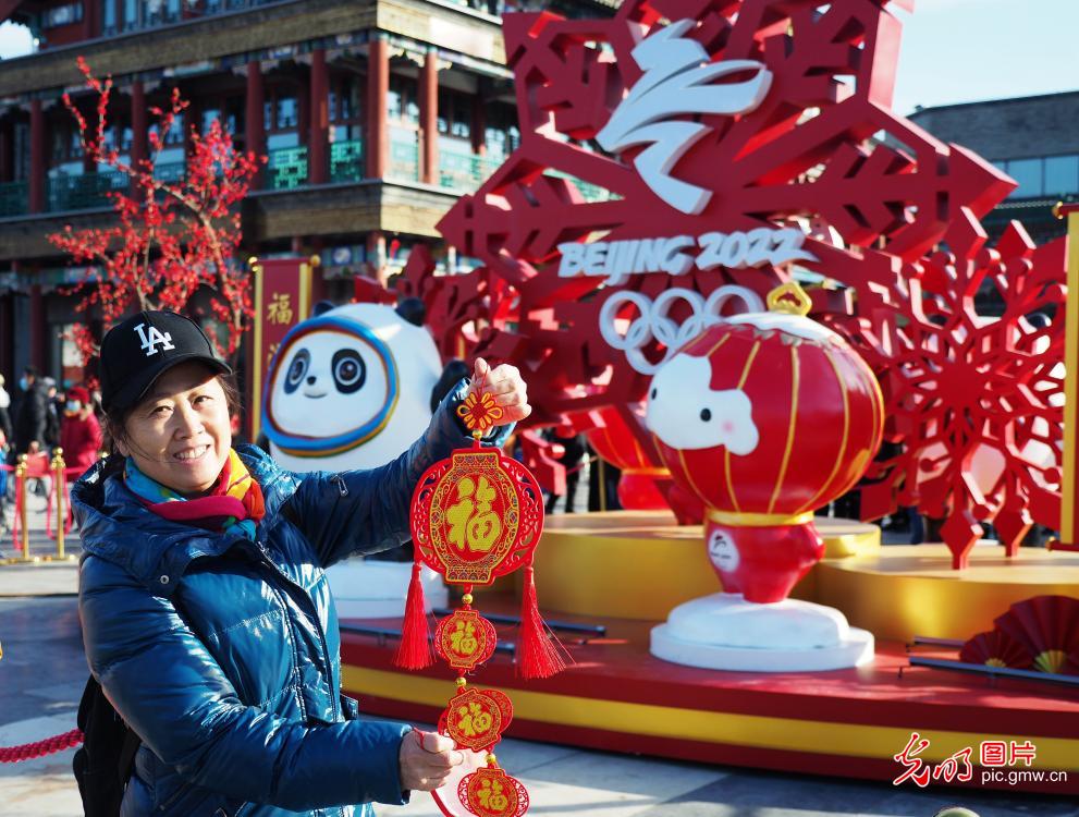 北京前门大街冬奥景观受欢迎