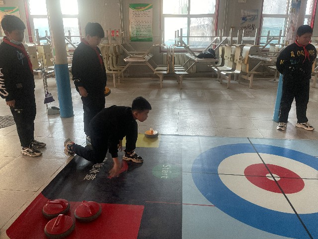 河北阜平城南庄八一小学积极开展冬奥运动活动