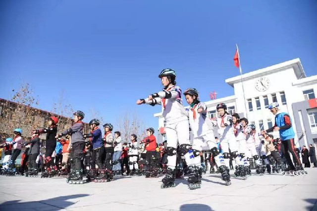 河北阜平城南庄八一小学积极开展冬奥运动活动