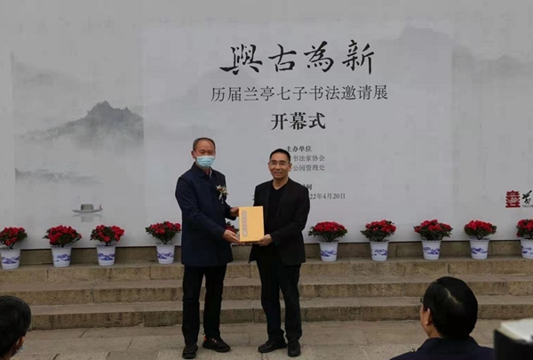 历届“兰亭七子”书法邀请展在武汉黄鹤楼举行