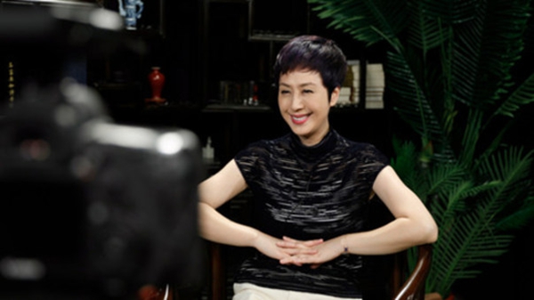 敬畏传统 拥抱创新——史依弘别样的戏剧人生