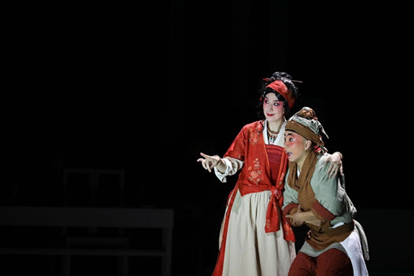 敬畏传统 拥抱创新——史依弘别样的戏剧人生