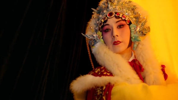 敬畏传统 拥抱创新——史依弘别样的戏剧人生