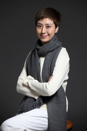 敬畏传统 拥抱创新——史依弘别样的戏剧人生