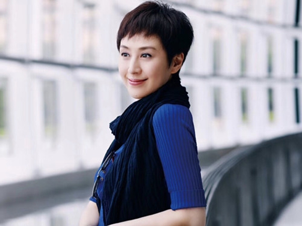 敬畏传统 拥抱创新——史依弘别样的戏剧人生